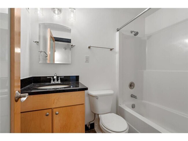 Building Photo - 2800 W 44th St