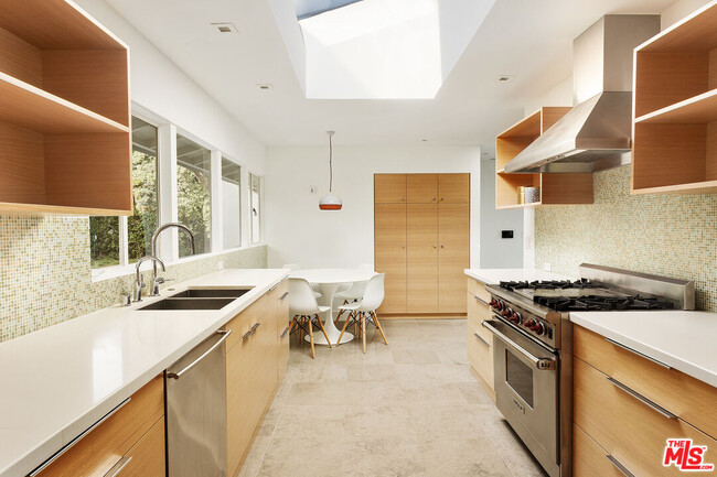Building Photo - 500 Amalfi Dr