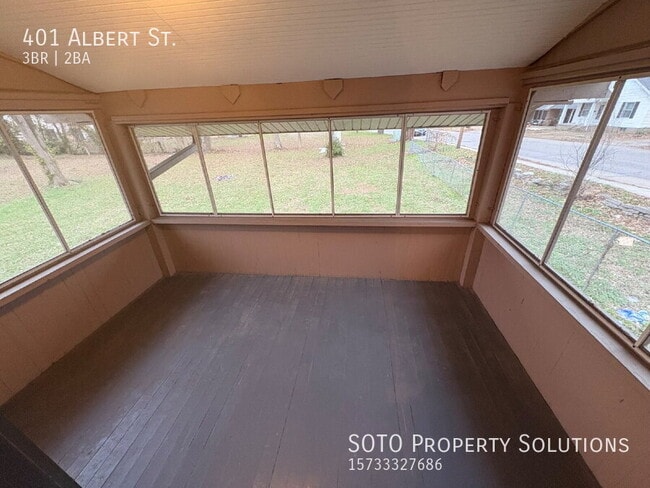 Building Photo - 401 Albert St