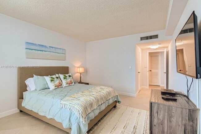 Building Photo - 2501 S Ocean Dr