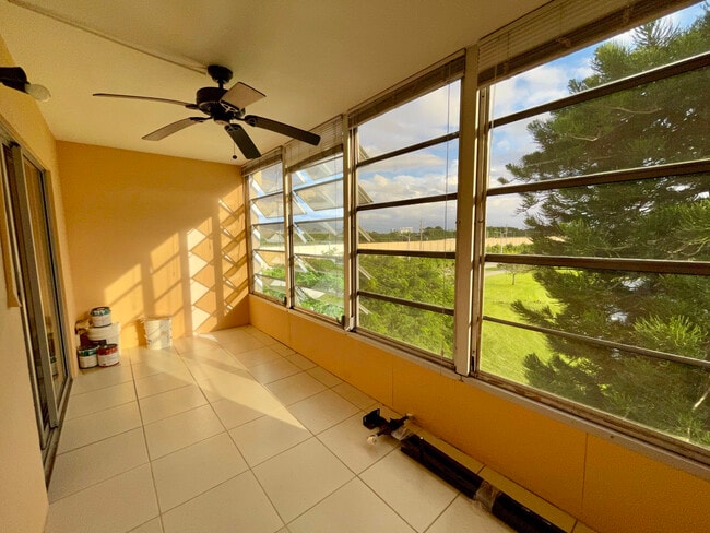 Building Photo - 4053 Hythe A