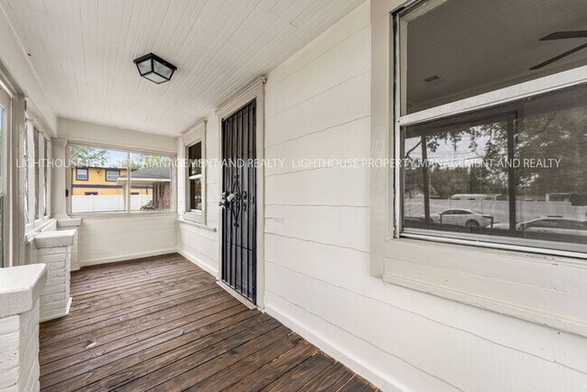 Building Photo - Renovated 3 Bedroom Home With Screened Porch