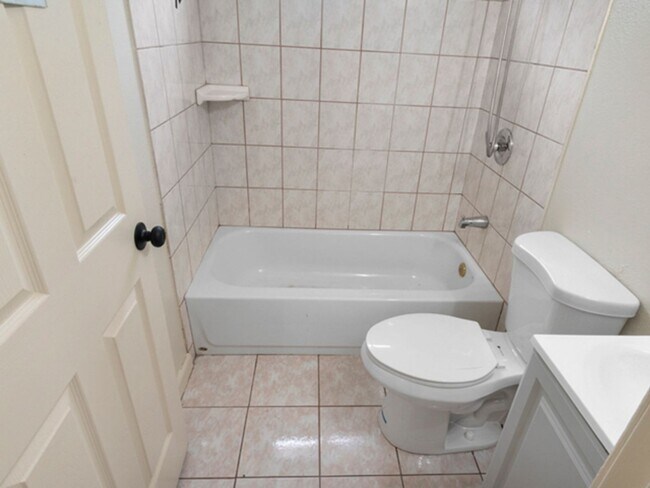 Building Photo - Charming 3-bedroom, 2-bath home