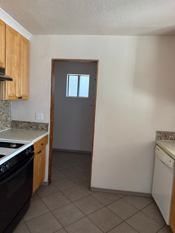 Building Photo - 2923 W Rose Ln