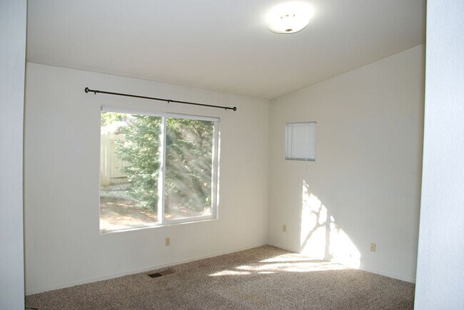 Building Photo - Four Br Single Story Home in NW Reno