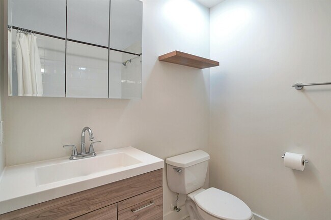 Building Photo - 61 Grand St