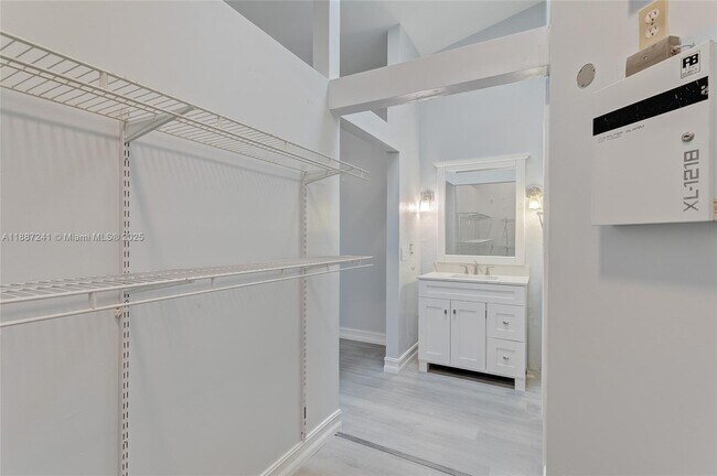 Building Photo - 802 Bannock Terrace
