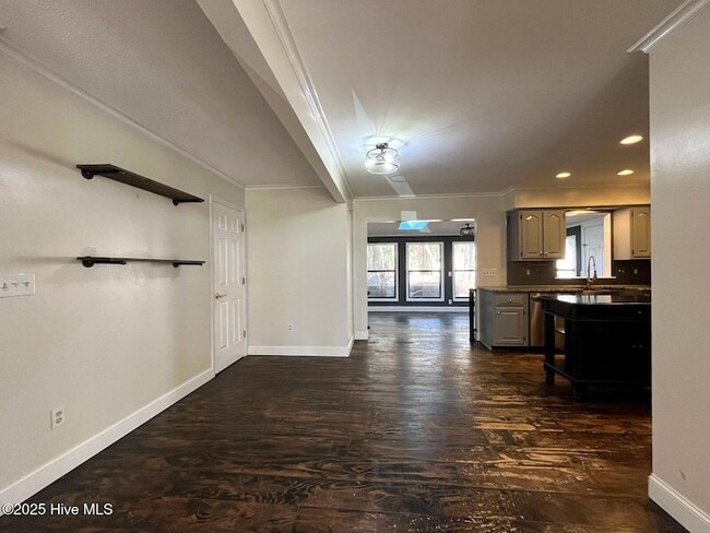 Building Photo - 7 Ash Ct