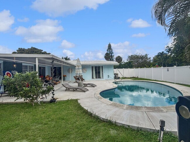 Building Photo - 100 SW 17th St