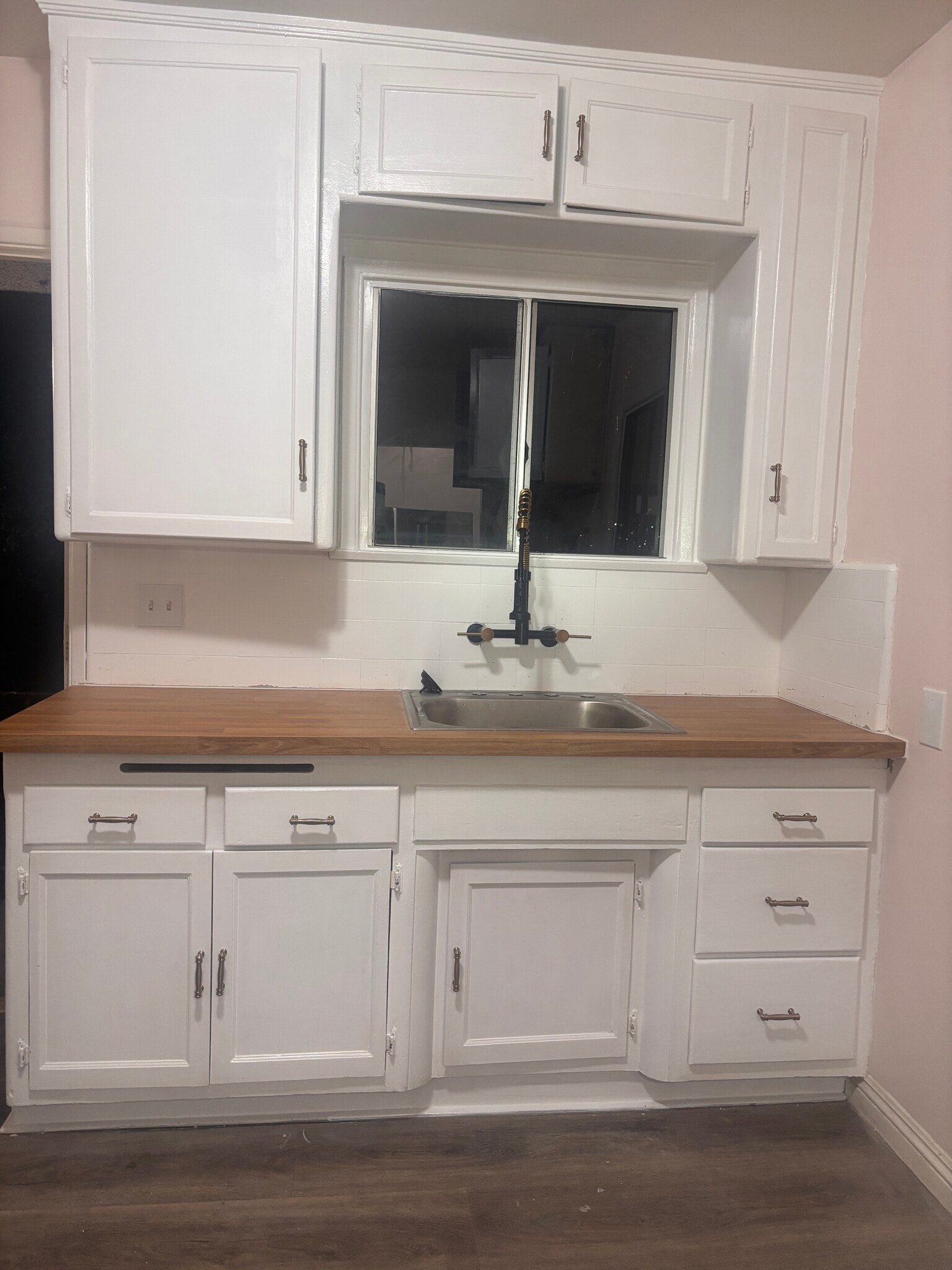 Building Photo - 3059 E 5th St