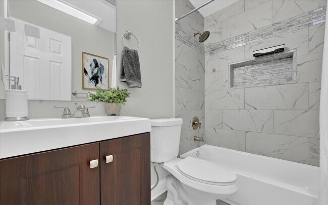 Building Photo - 210 N Glover St