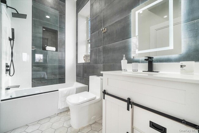 Building Photo - 260 W Main St