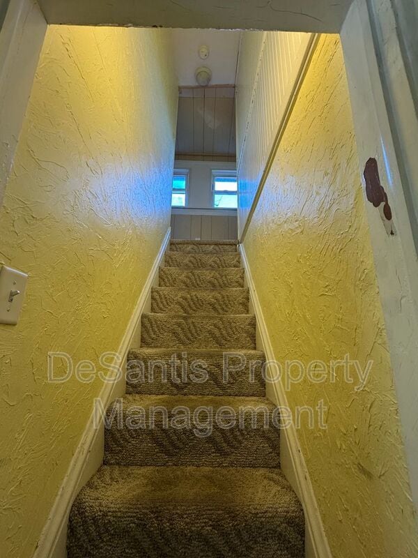 Building Photo - 6332 Phillips Ave