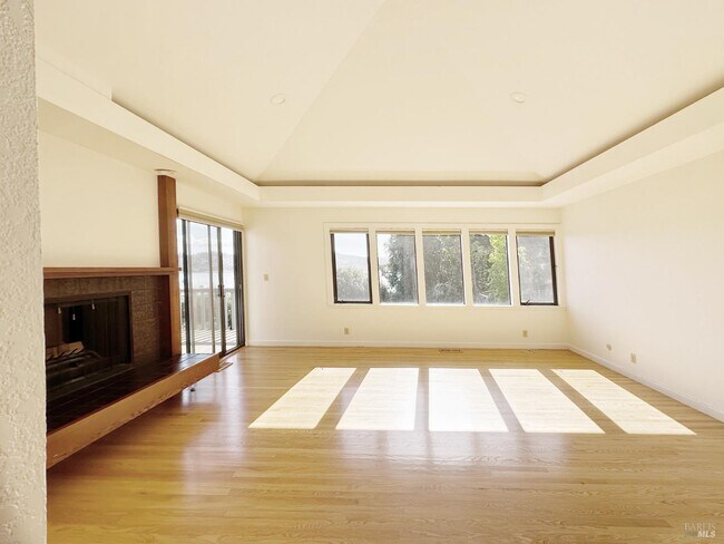 Building Photo - 172 Great Cir Dr