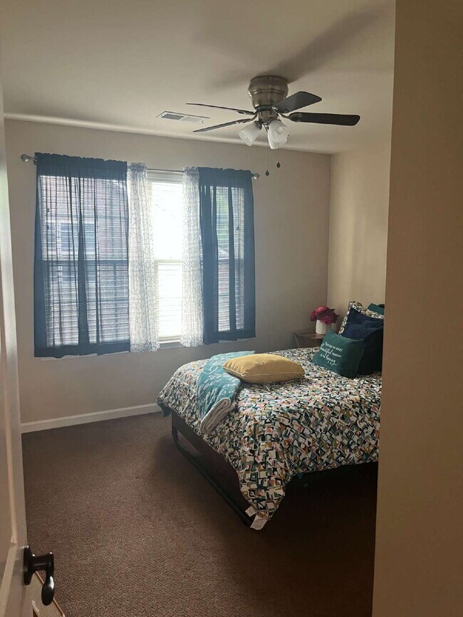Building Photo - "Spacious 4-Bedroom Retreat with 2.5 Baths...