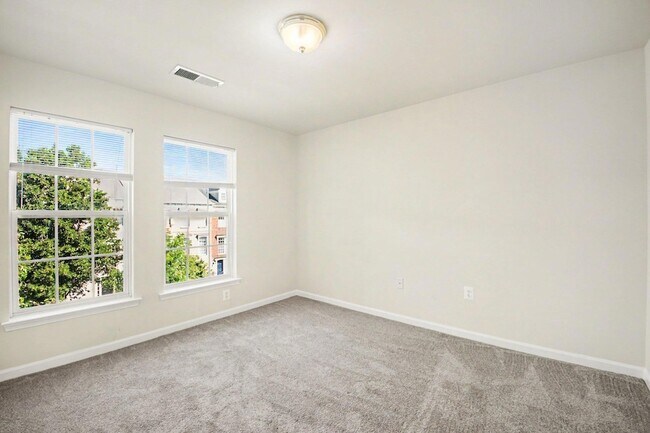 Building Photo - 1114 Ellis Ave