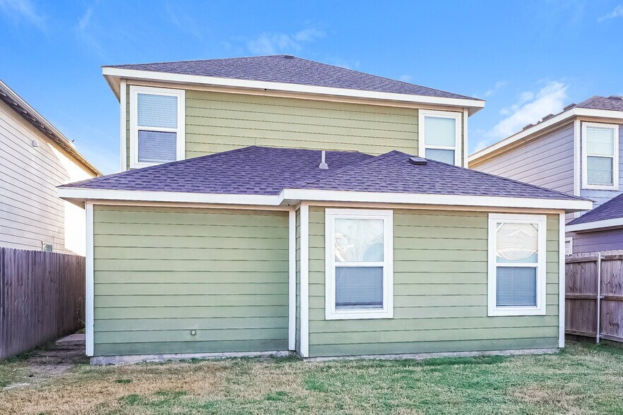 Building Photo - 10540 Wild Oak Dr