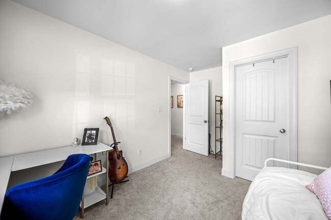 Building Photo - 227 Lookout Ln