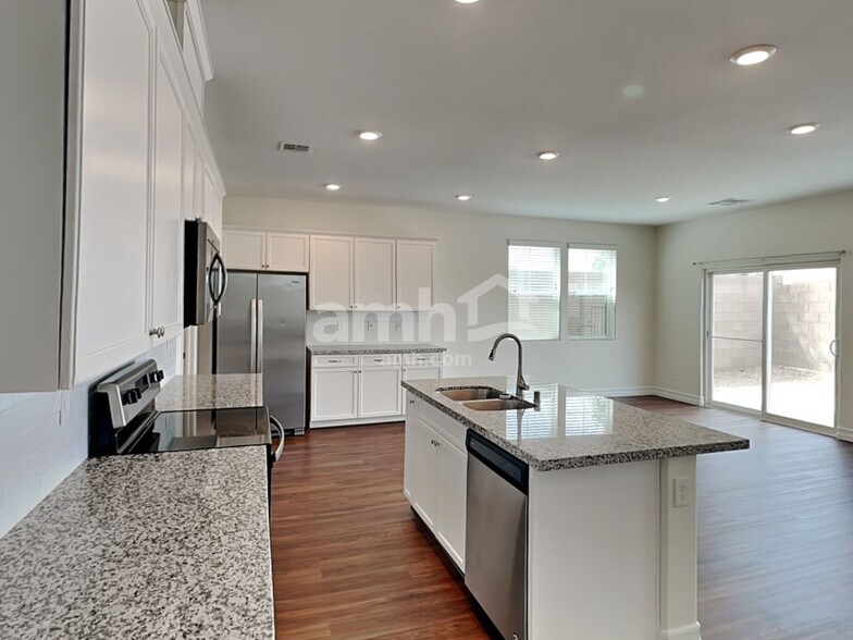 Building Photo - 6106 W Haleh Ave