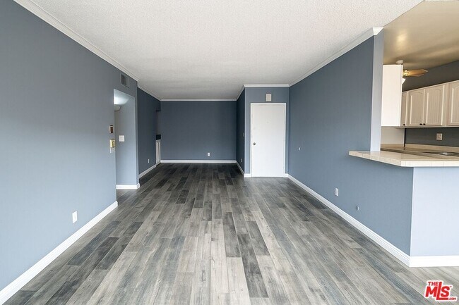 Building Photo - 5349 Newcastle Ave