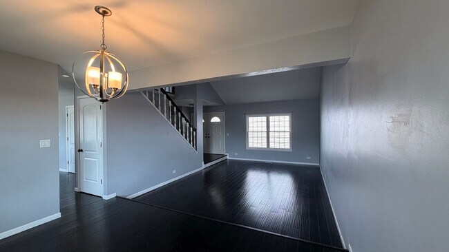 Building Photo - 646 White Ct