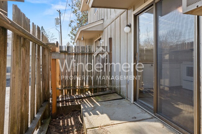 Building Photo - 2702 E 31st Ave