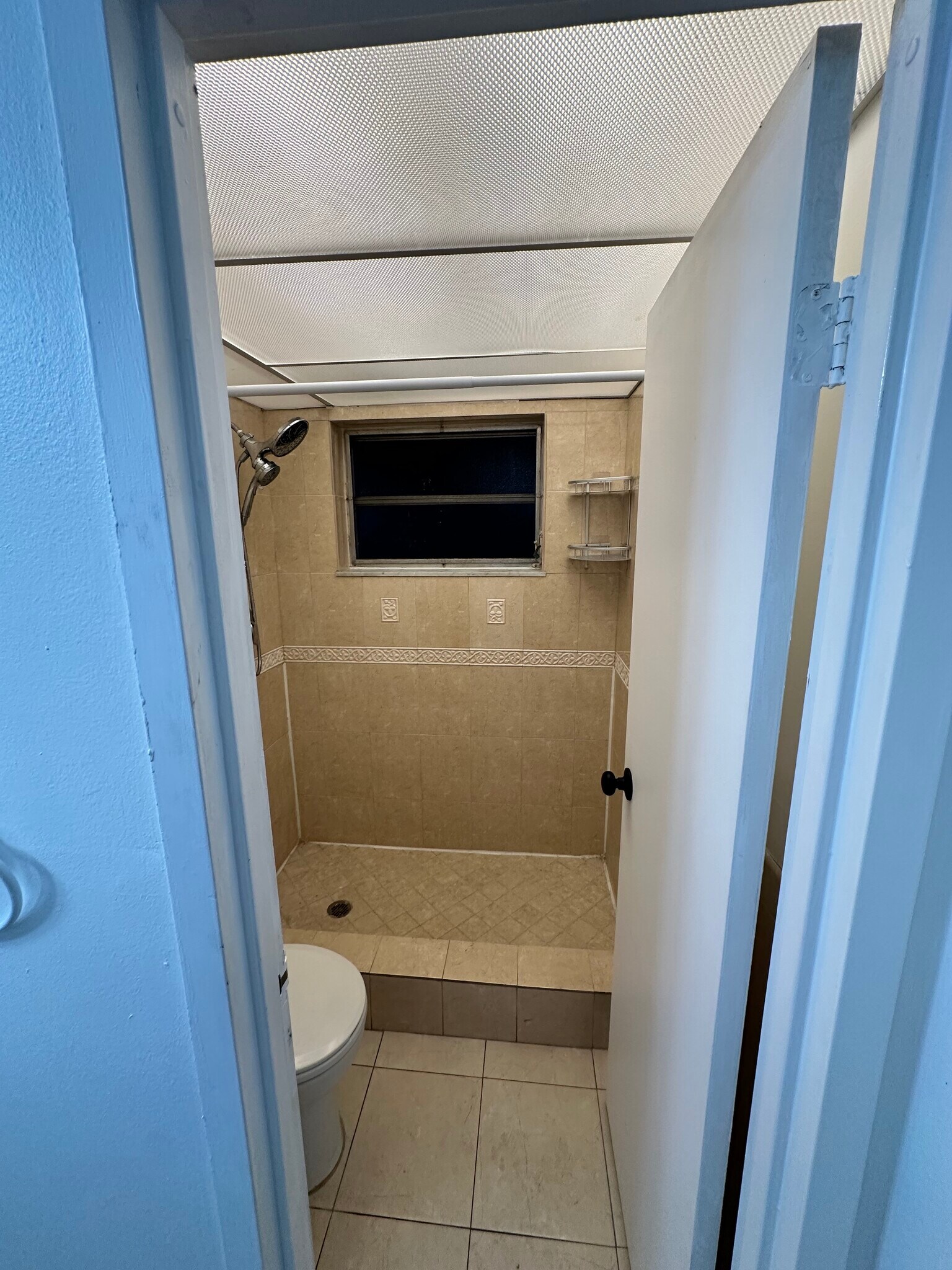 Master bathroom - 2980 Riverside Dr