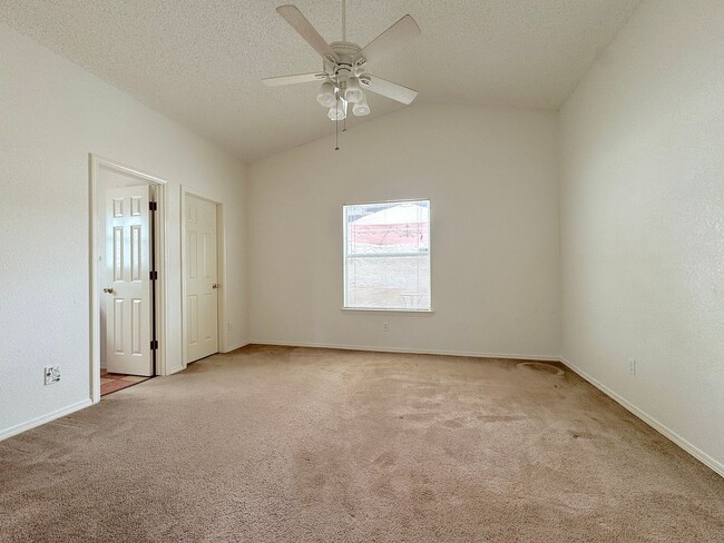 Building Photo - East El Paso 3 bed Refrig A/C