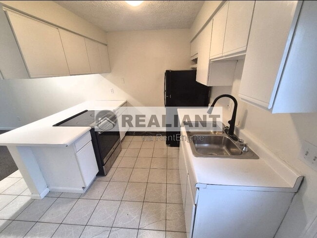 Building Photo - 4348 Beechgrove Dr