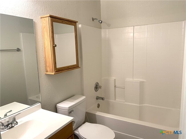 Building Photo - 105 Valley Cir