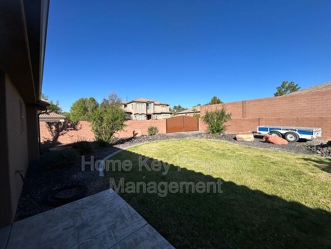 Building Photo - 157 E Foothill Dr