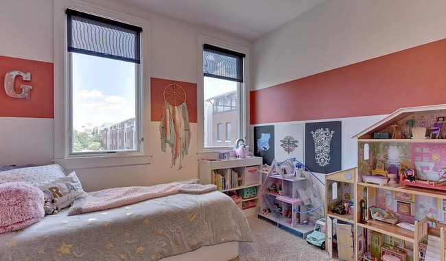 Building Photo - Luxury Downtown Condo!!