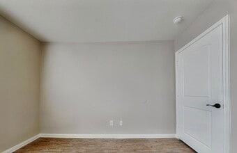 Building Photo - ADORABLE HOME