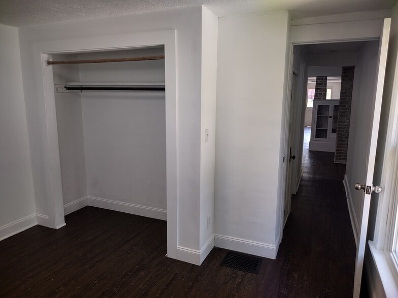 Building Photo - 337 W South St