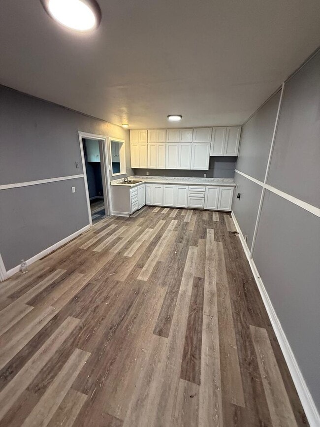 Building Photo - $0 First Month's Rent / $0 Deposit at Move-in