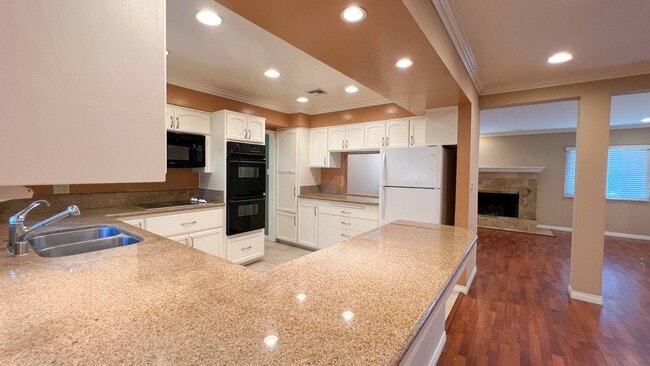 Building Photo - 5635 Urban Dr