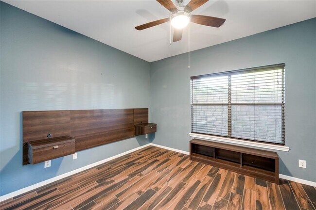 Building Photo - 6000 Shepherd Mountain Cove