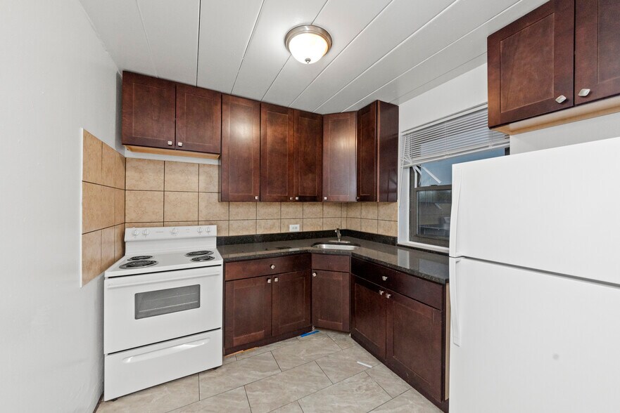 Building Photo - 1360 W Touhy Ave