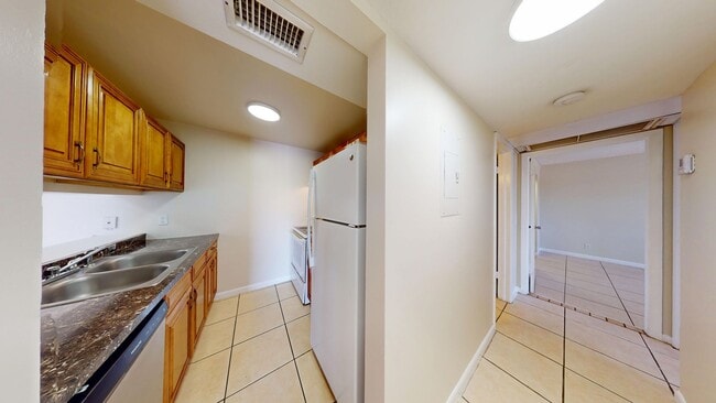 Building Photo - 2BD/2BA Condo in West Palm Beach!!