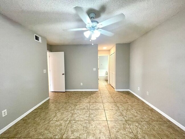 Building Photo - NICE 3/2.5 OVIEDO TWO-STORY HOME OFF DEAN ROAD