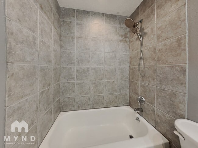 Building Photo - 200 SW Florence Ave