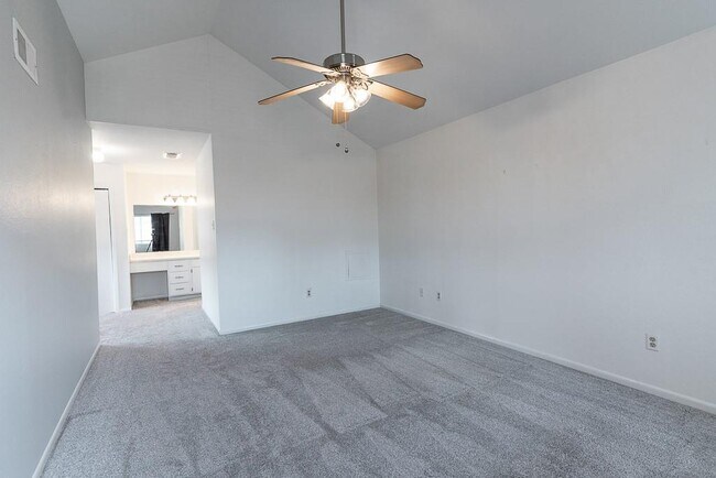 Building Photo - 14020 Schroeder Rd