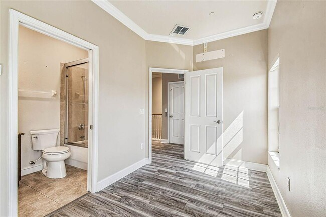Building Photo - 6533 Channelside Dr