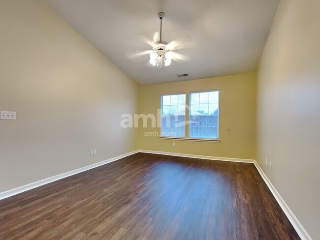 Building Photo - 542 Kennard Ln