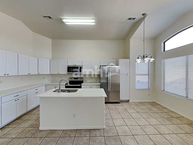 Building Photo - 2637 S 63rd Dr