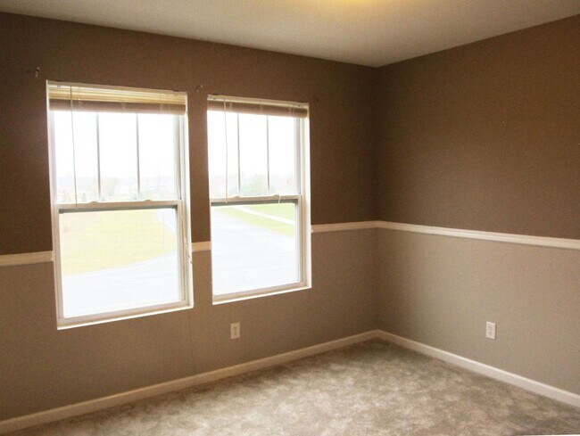 Building Photo - Beautiful 4 bedroom, 3.5 Bath Home