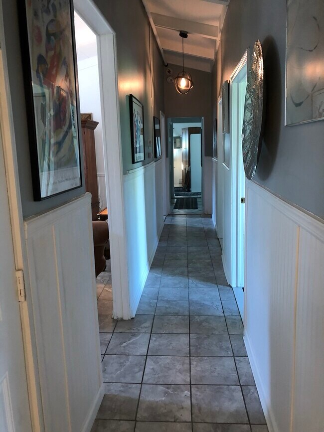 Building Photo - 303 Old Town Rd