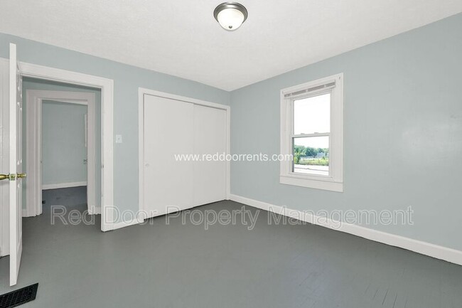 Building Photo - 601 N Sherman Dr