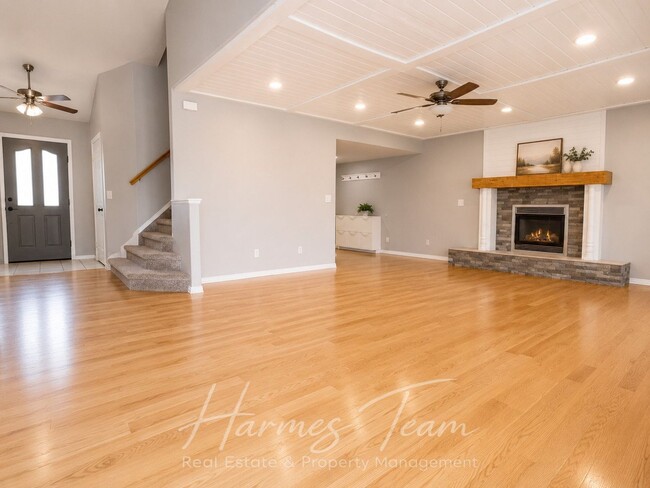 Building Photo - 5960 Grapevine Dr