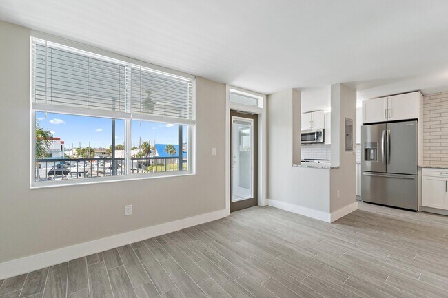 Building Photo - 108 Paradise Harbour Blvd